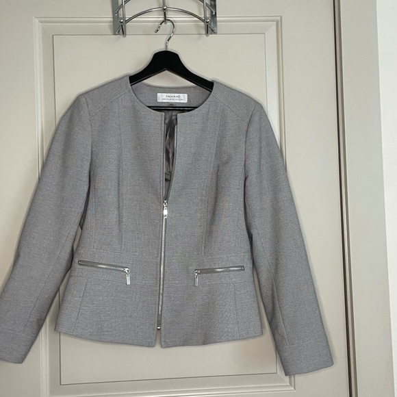 Gray Tahari Blazer, size 10 - Picture 2 of 2